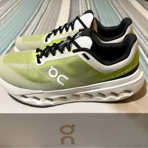 On Running Women's Sneakers in Green and White (Brand New) Unisex 9.0 M/ 10.0 W
